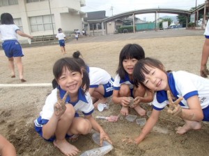 どろあそび １年生 たつの市立神岡小学校